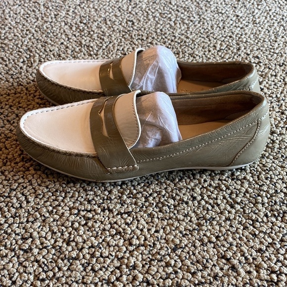 Cole Haan Patent Leather & Leather Loafers Women’s Size 5 in Gray & White EUC - Picture 2 of 9